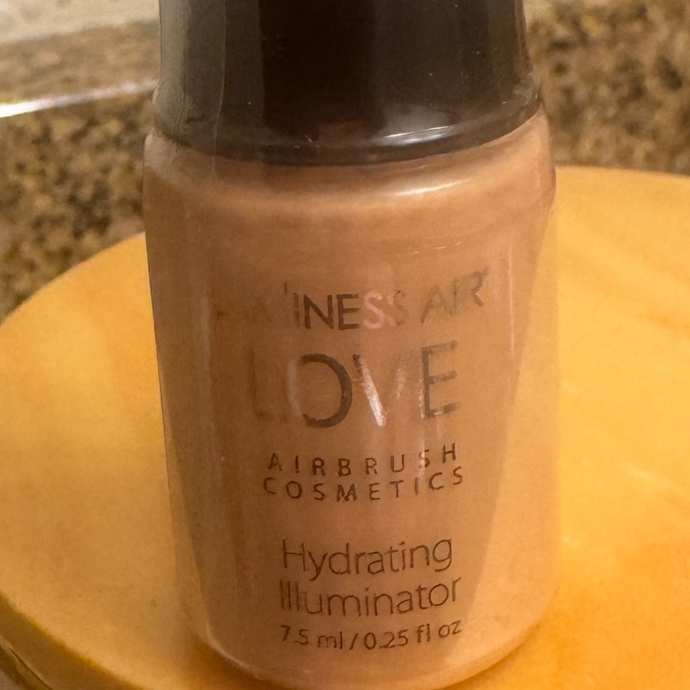 Luminess Love Flawless Air Love Hydrating‎ Illuminator 7.5 fl oz